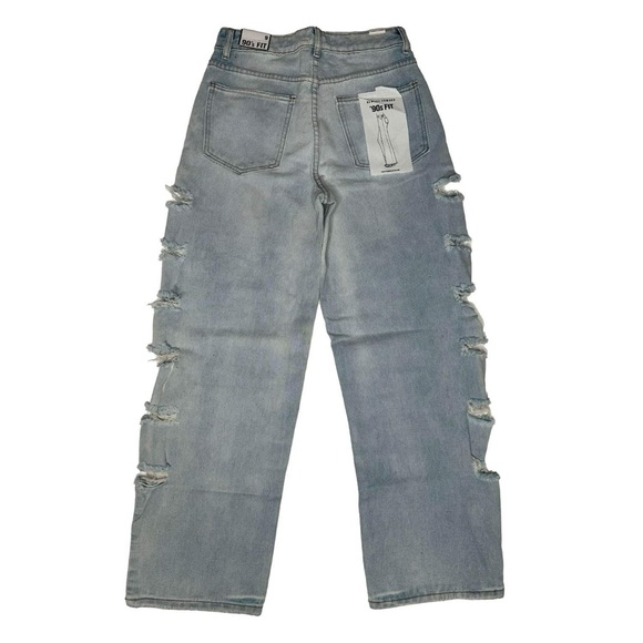 NWT Almost Famous Light Wash 90’s Fit Jeans Women’s Size 9 - Picture 3 of 7